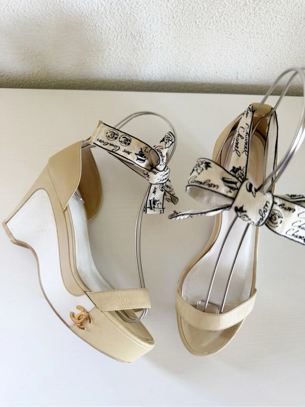 Chanel Beige White Leather Wedge Sandals CC Logo Ankle Tie Size EU 37